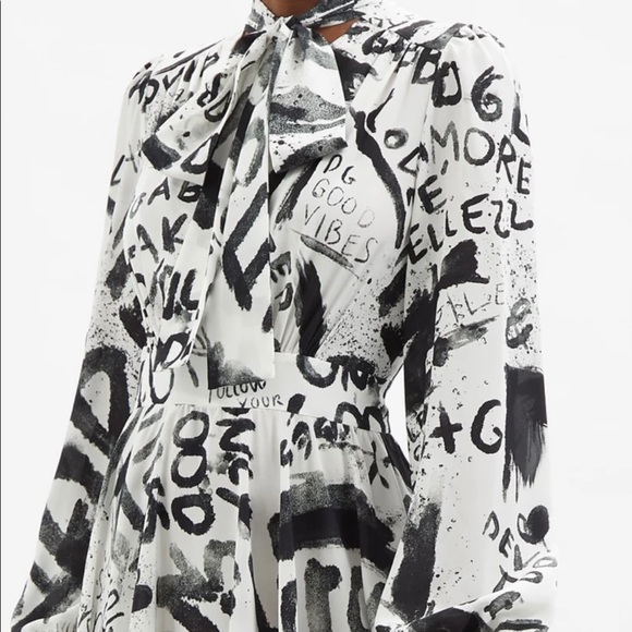Dolce and Gabanna graffiti silk dress. Worn 1 time a couple of hours. - Picture 4 of 8